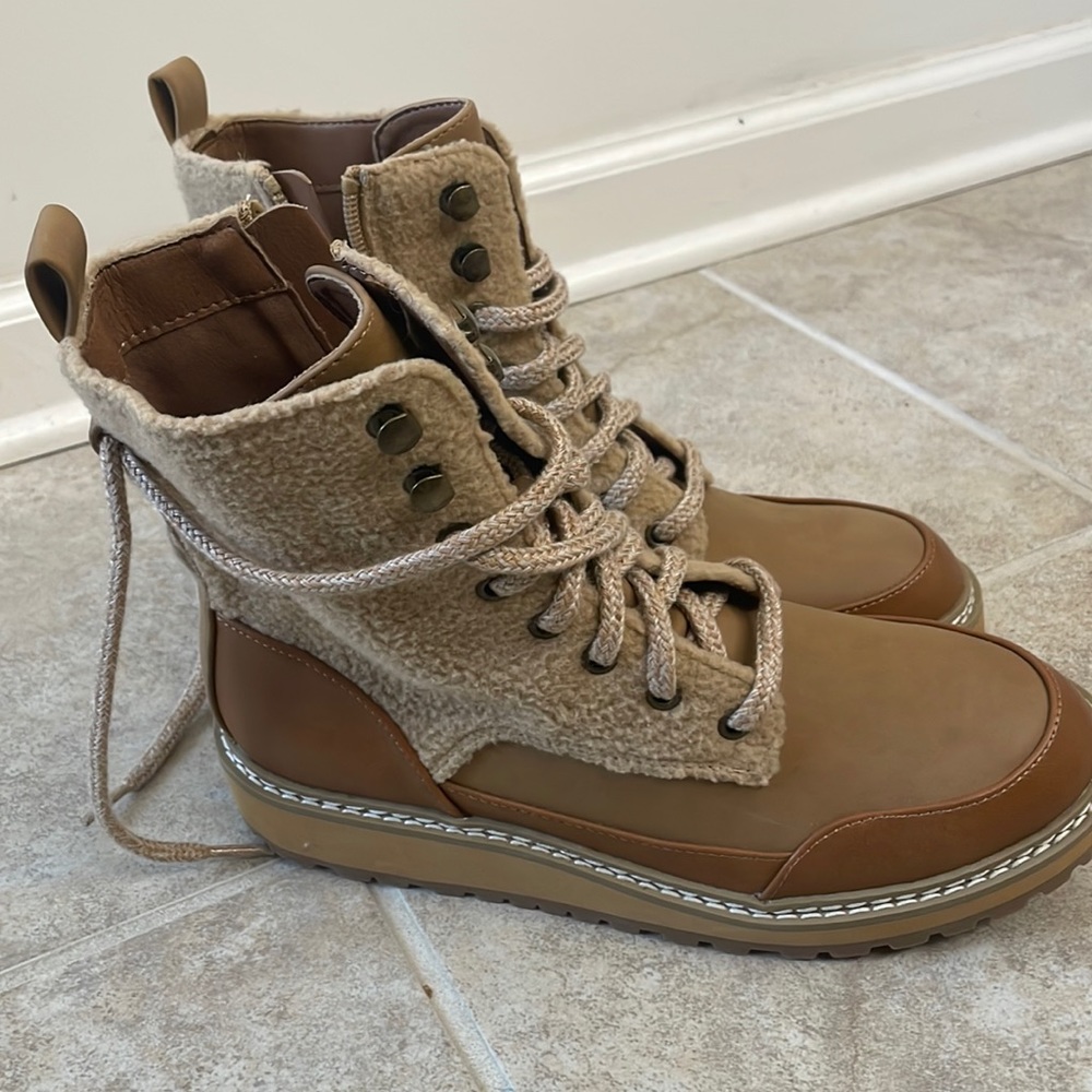 Cute boots!